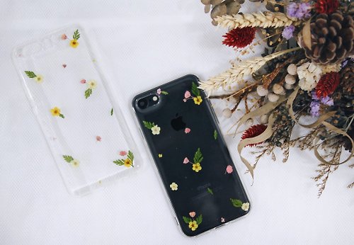 August Handcraft 流星雨 • Handpressed Dried Flower Phone Cases