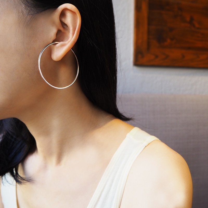 round earring_圓框耳骨環 925銀 限量 設計師 手作 客製 沒耳洞 - 耳環/耳夾/耳骨夾 - 銀 銀色