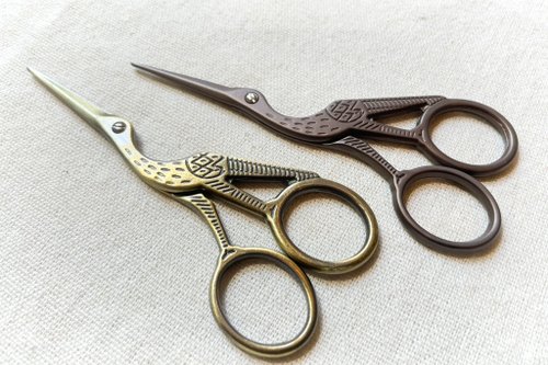 マルチカラーのヴィンテージはさみと糸切りの特殊な鶴型刺繡織り