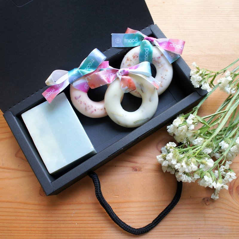 Handmade soap and wreath of fragrant tiles. Aroma gift box - น้ำหอม - วัสดุอื่นๆ หลากหลายสี
