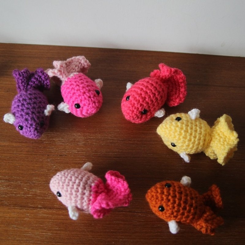 Amigurumi crochet doll: Knitting Pattern Deal, Big belly goldfish - ของวางตกแต่ง - กระดาษ หลากหลายสี