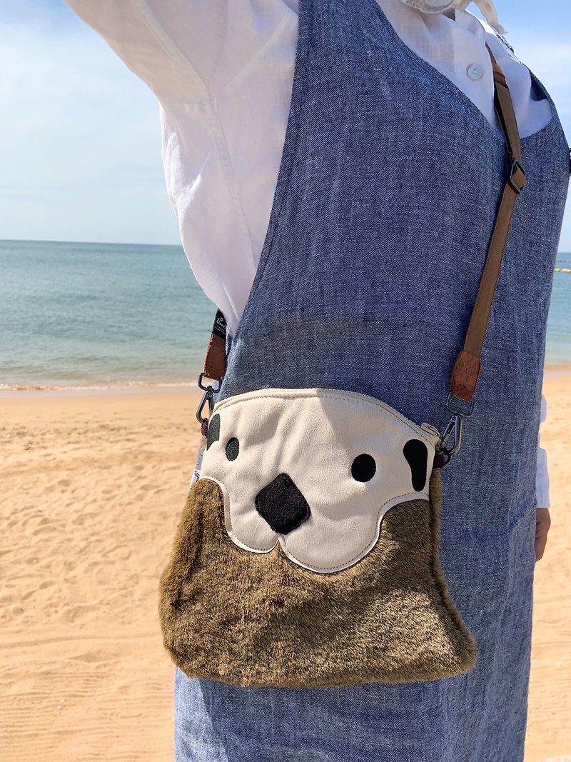 Sidebag Sea Otter / handbag animal otter (Free shoulder strap and tote bag) - ショルダーバッグ - ポリエステル ブラウン