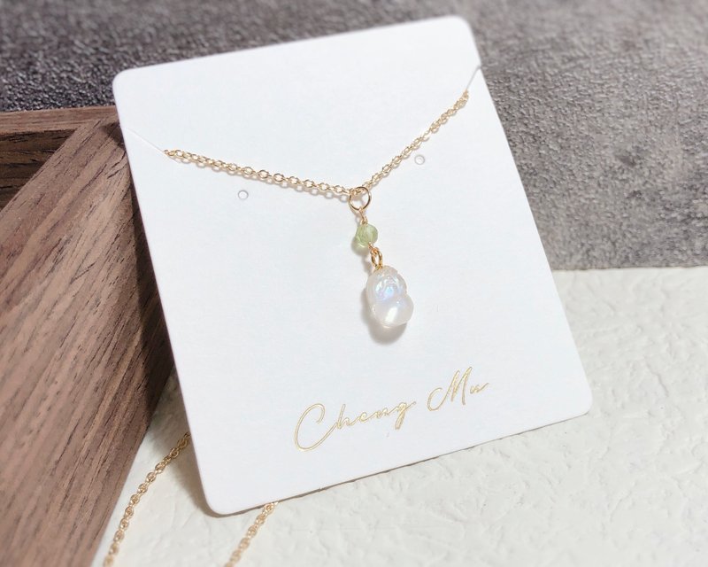 Iridescent Moonstone Small Pixiu 14kgf Necklace - สร้อยคอ - เครื่องประดับพลอย 