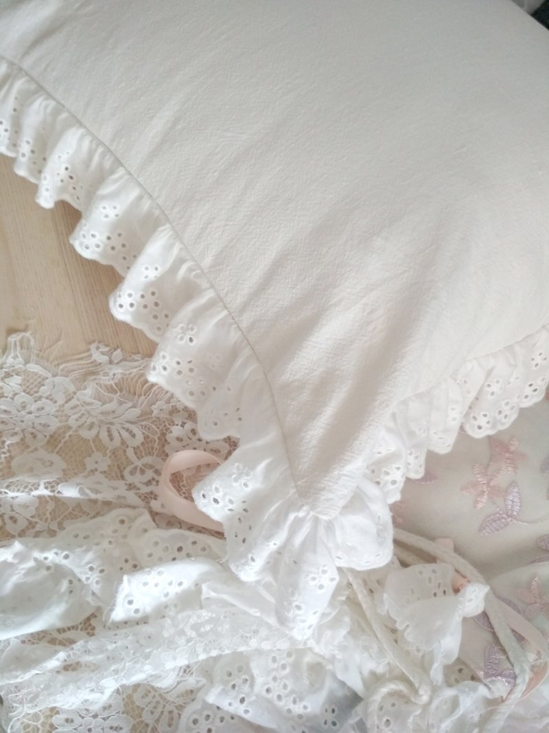 White Linen Cotton Lace Retro Throw Pillow Cushion French Retro Throw Pillow - หมอน - ผ้าฝ้าย/ผ้าลินิน 