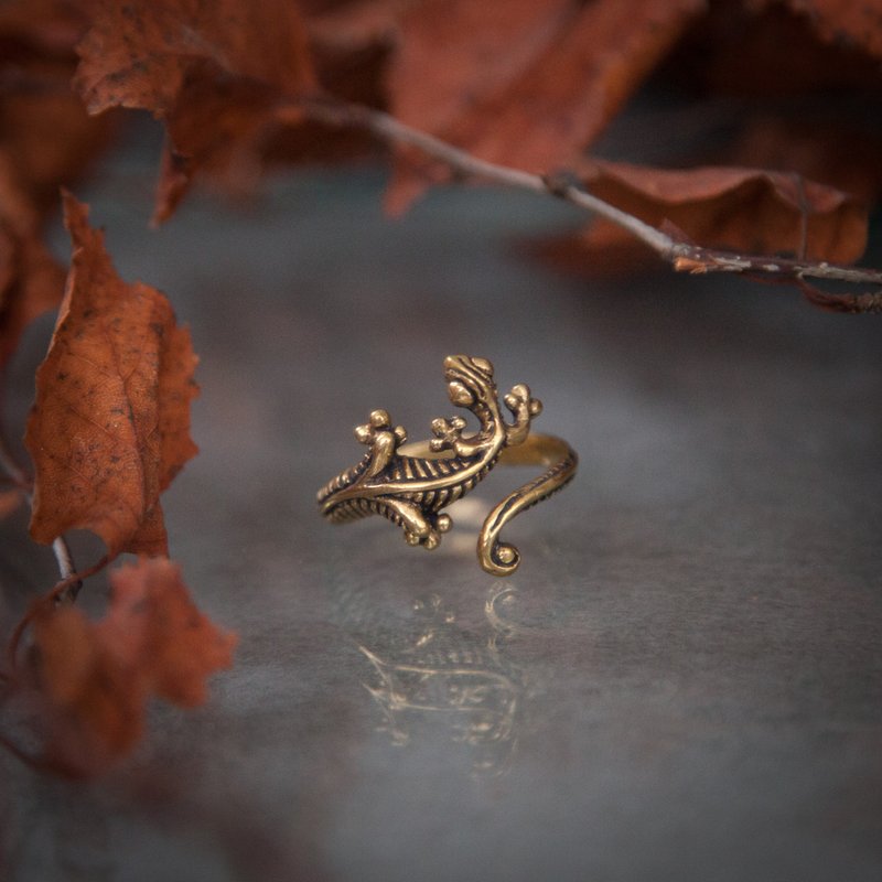 Lizard ring. Handmade jewelry. Pagan art. Gekko jewelry. Present for her. Animal - 戒指 - 其他金屬 橘色