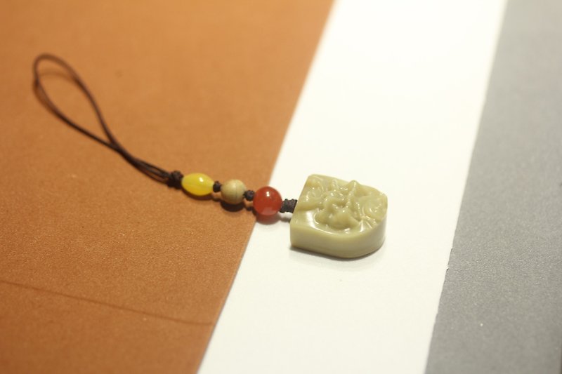 Special price natural yellow wax Stone animal warding off evil spirits and safety mobile phone hanging | bag hanging | key pendant | jade