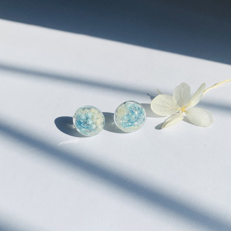 Embossed Resin Earrings | Preserved Flower Earrings | Dried Flower Earrings | Hand Made Earrings - ต่างหู - พืช/ดอกไม้ สีน้ำเงิน