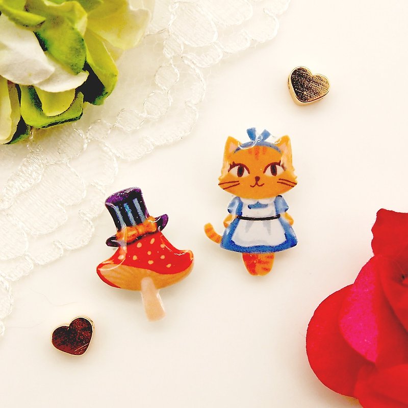 Catty in Wonderland handmade Alice cat with mushroom earrings - Earrings & Clip-ons - Plastic Blue
