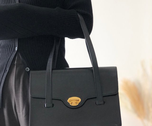 日本直送 名牌中古包 】CELINE セリーヌ トリオンフ レザー フラップ ハンドバッグ ブラック vintage ヴィンテージ オールド  zgtbg6 - ショップ VintageShop solo トートバッグ・ハンドバッグ - Pinkoi