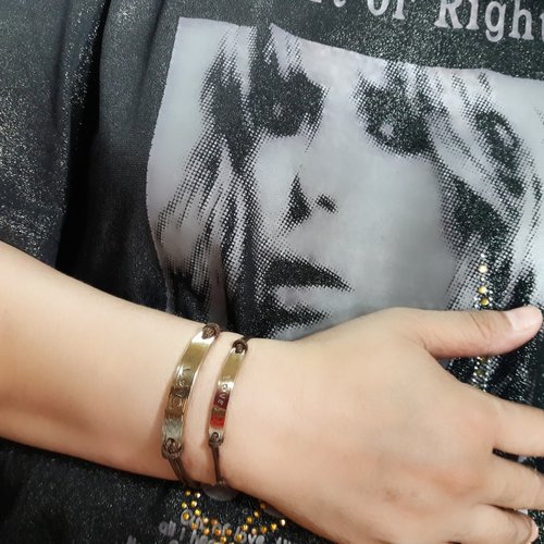 Section A7+D6: Personalized trinkets and pure copper bracelets with customized D