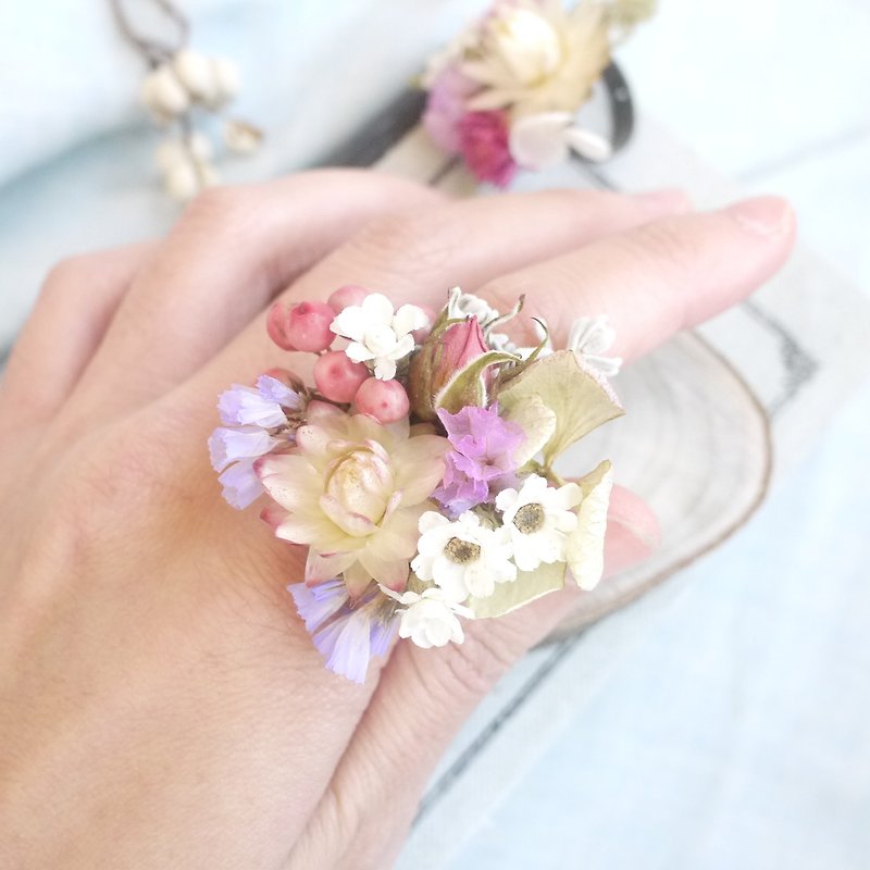 To be continued | dried flower ring jewelry wedding gift was a small wedding gift the bride and bridesmaids wedding photo outdoor photo - General Rings - Plants & Flowers 
