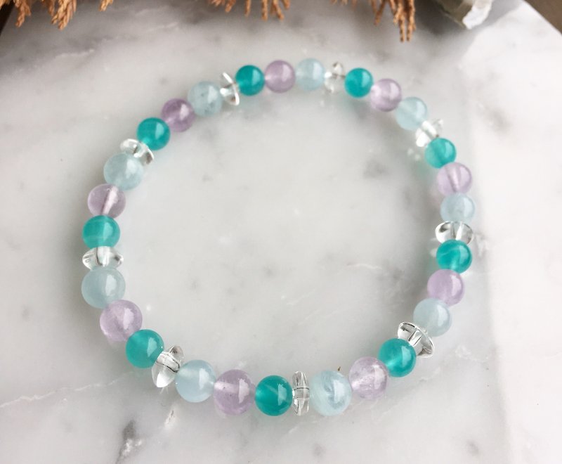 Multi-color gemstone bracelet (sea sapphire, purple jade crystal, Tianhe stone, white crystal) - สร้อยข้อมือ - เครื่องเพชรพลอย หลากหลายสี