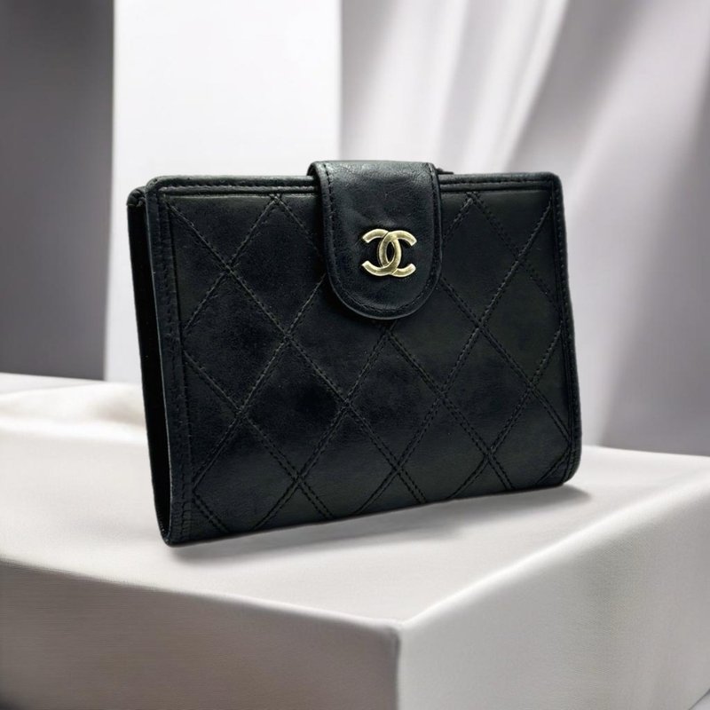 [LA LUNE] Second-hand Chanel black lambskin gold buckle leather medium and short clip Silver small handbag - Wallets - Genuine Leather Black