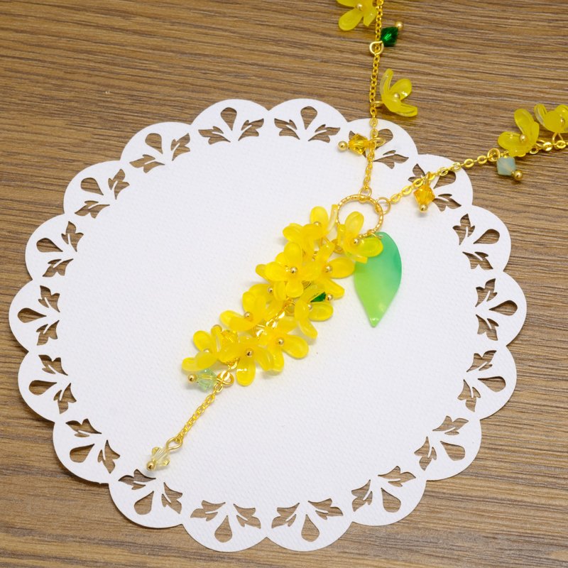 Osmanthus necklace 【Flowers in the Moonlight】 - สร้อยคอ - พลาสติก สีเหลือง