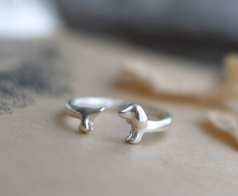 Chasing tail sausage ring - baby sterling silver version - General Rings - Sterling Silver Silver