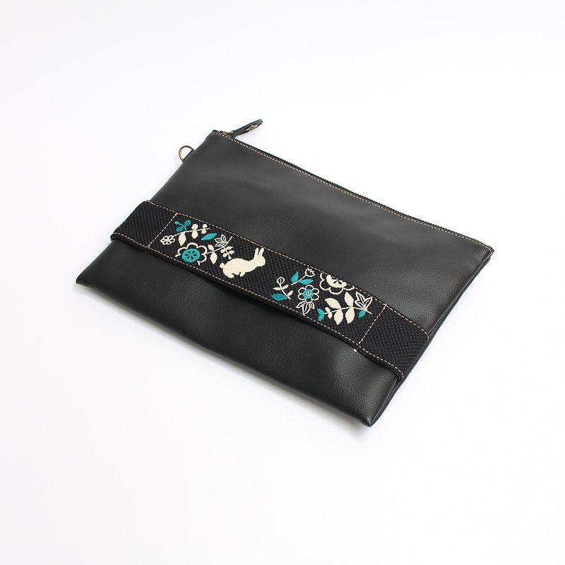 Rabbit Garden Embroidery / Handbag - กระเป๋าเอกสาร - หนังเทียม สีดำ