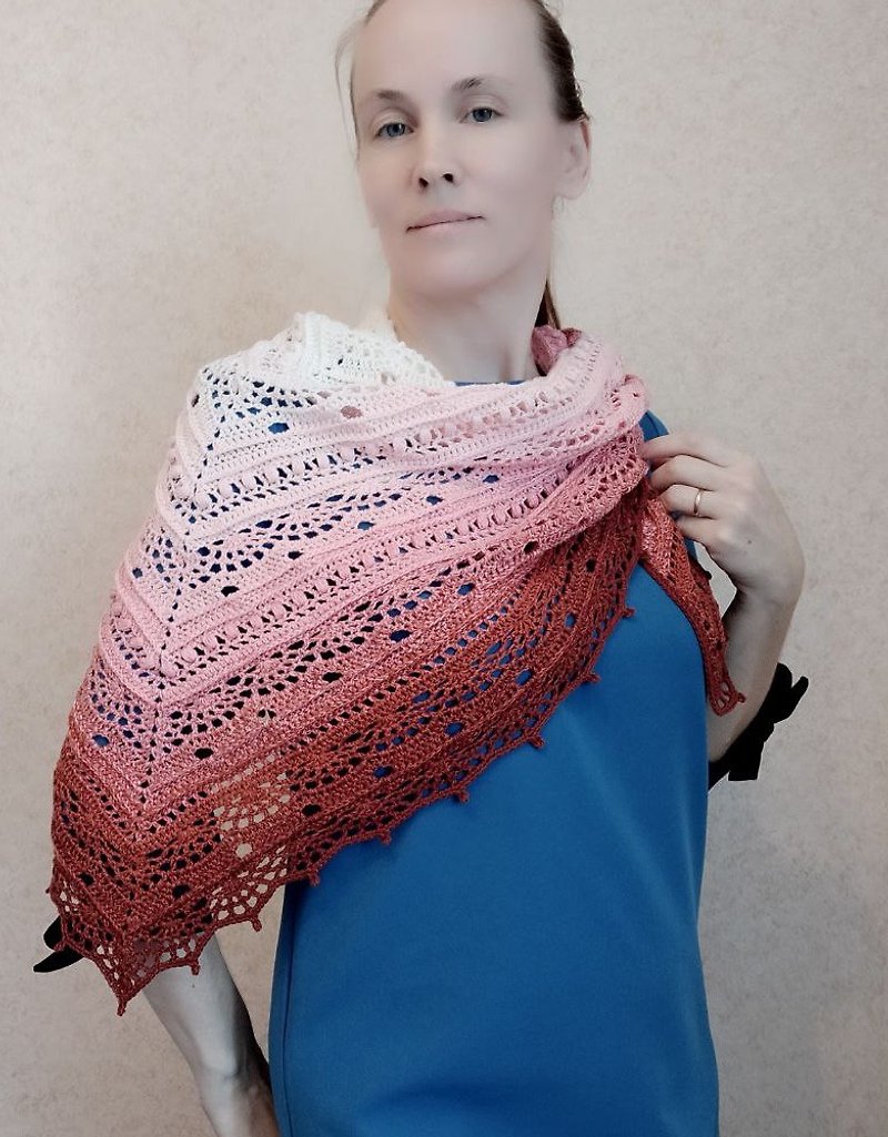 Triangle crochet scarf, hand crochet lace shawl - ผ้าพันคอ - ผ้าฝ้าย/ผ้าลินิน หลากหลายสี