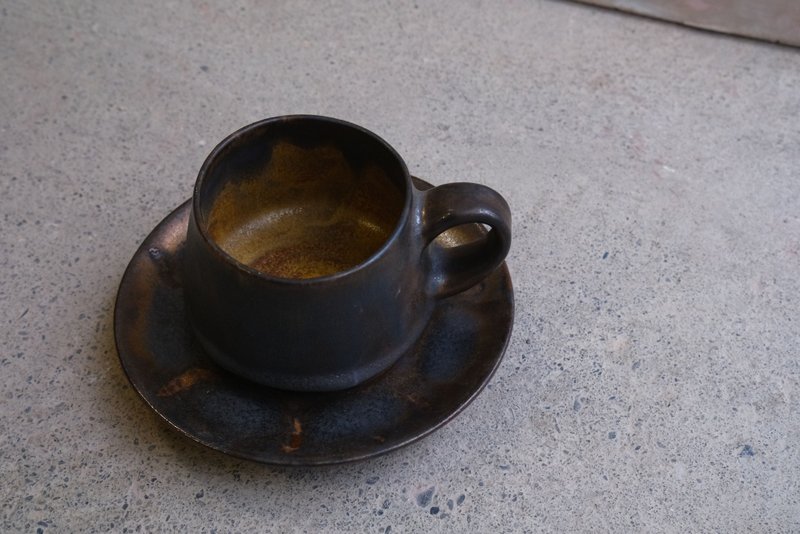 【一冬人】銅金黃黑曜把手杯盤組- 陶器 陶杯 酒杯 咖啡杯 茶 - 其他杯子 - 陶 黑色