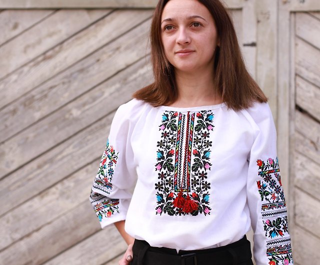 刺繍されたウクライナの刺繍の伝統的な服のシャツ - ショップ Ta