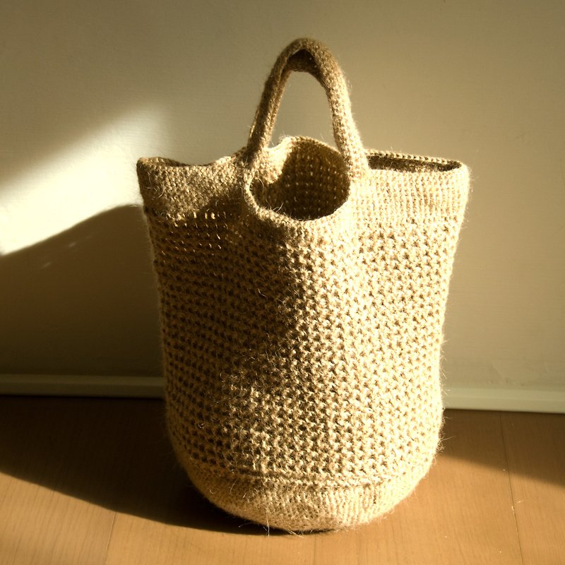 Non-round bottom handbag plus inner / primary color Linen weave - กระเป๋าถือ - ผ้าฝ้าย/ผ้าลินิน สีกากี