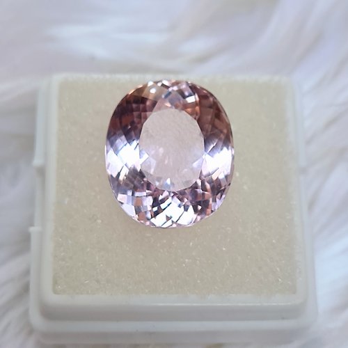 charissagemstone 天然淡粉色橢圓形紫鋰輝石重量 11.80 克拉用於珠寶製作