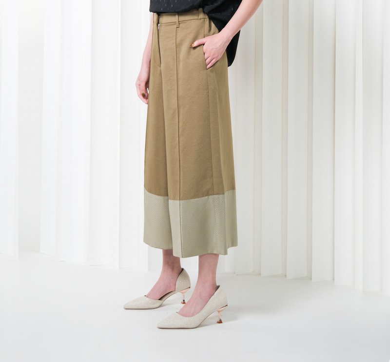 Micro-glossy slim straight-leg wide trousers - amber honey yellow - กางเกงขายาว - เส้นใยสังเคราะห์ สีกากี