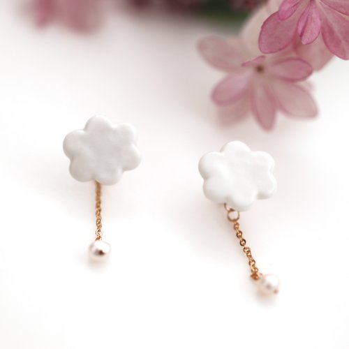 po-to-bo Cloud earrings