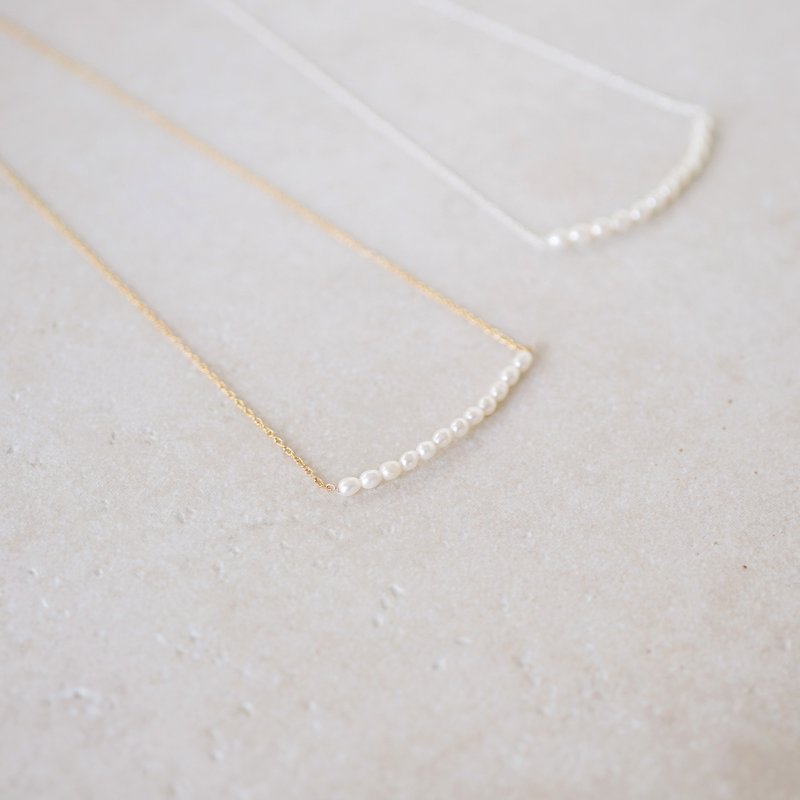 Rice Pearl Line Necklace - สร้อยคอ - โลหะ หลากหลายสี