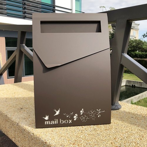 YCY：設計款信箱、金屬製品、設計家具、魔劍、妖刀，提供頂精緻的好選項 頂級款不鏽鋼花鳥信箱 耐用與精緻的結合 無畏風雨 郵筒