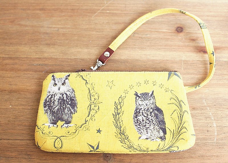 Handmade Handmade. owl. Holding a small cloth bag - Clutch Bags - Cotton & Hemp Yellow