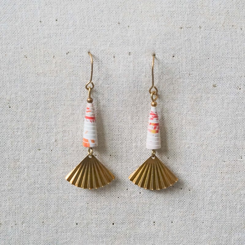 [Small roll paper hand-made/paper art/jewelry] Multi-color optional golden fan pattern earrings - ต่างหู - กระดาษ สีแดง