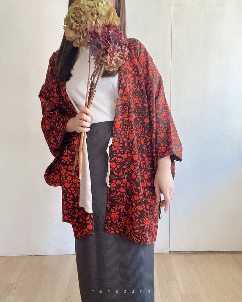 日本製和風印花黑紅色薄款古著羽織和服外套 - 女大衣/外套 - 聚酯纖維 紅色
