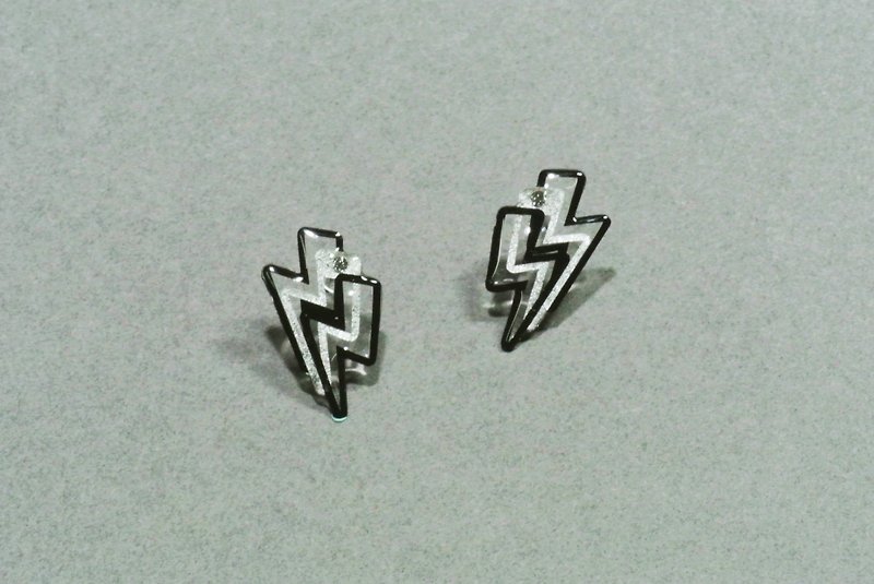 Ghost - Ray Earrings - Earrings & Clip-ons - Paper Silver