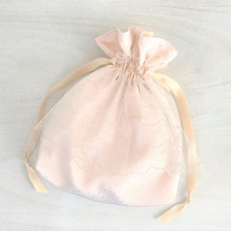 ラメラメスカラップチュール ギャザーフリル巾着 ペールピンク - 化妝袋/收納袋 - 聚酯纖維 粉紅色