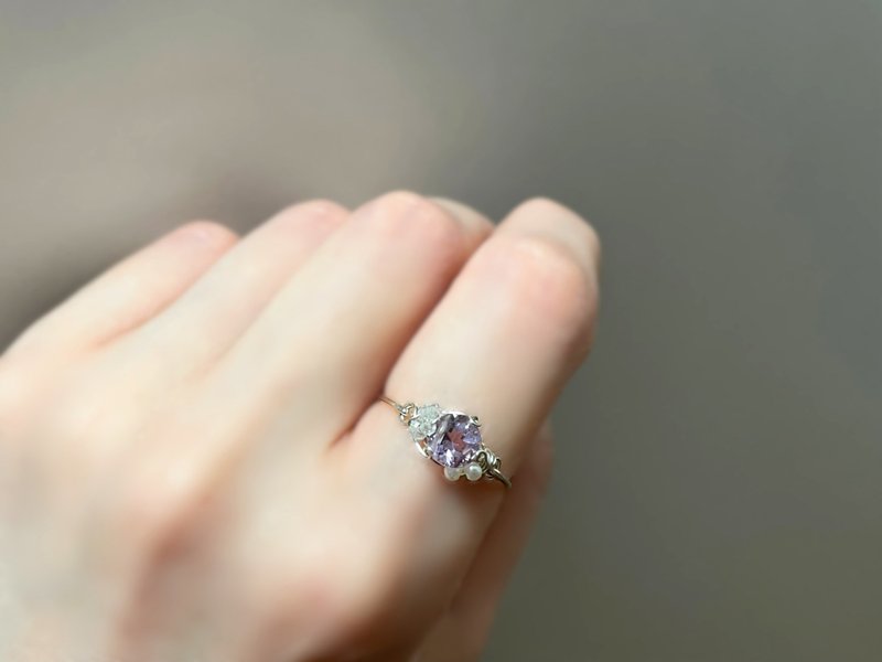 Marie's garden - Amethyst, White Topaz and Freshwater Pearl Wire Ring - แหวนทั่วไป - เครื่องเพชรพลอย สีม่วง