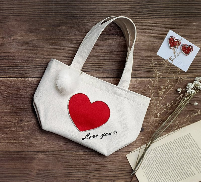 Red Heart Hand Beaded Handmade Tote Bag Tote Bag - กระเป๋าถือ - ผ้าฝ้าย/ผ้าลินิน สีแดง