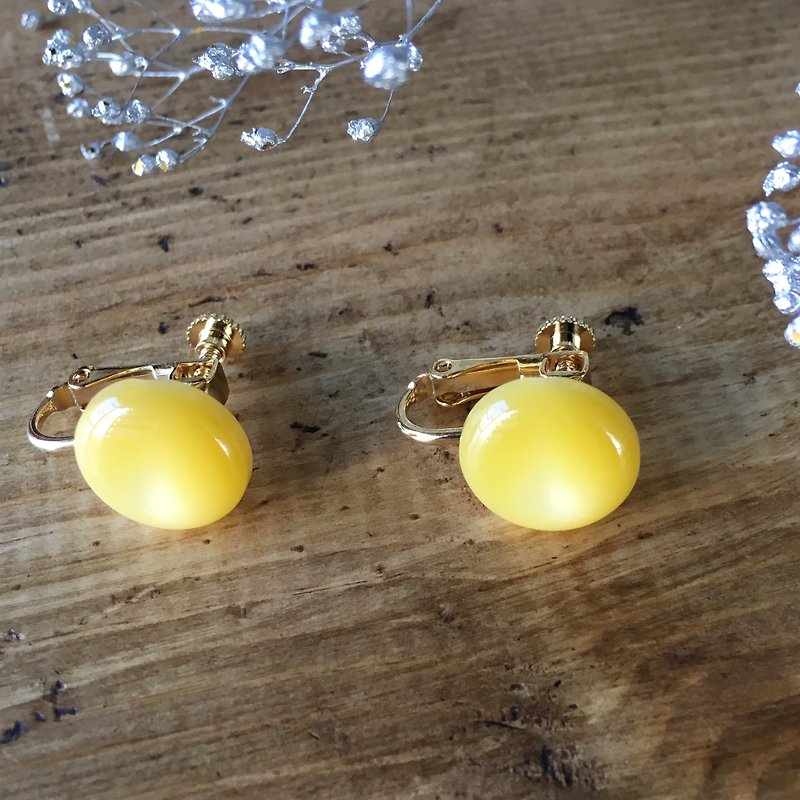 Soft marble color earrings (Yellow) - 耳環/耳夾 - 塑膠 黃色