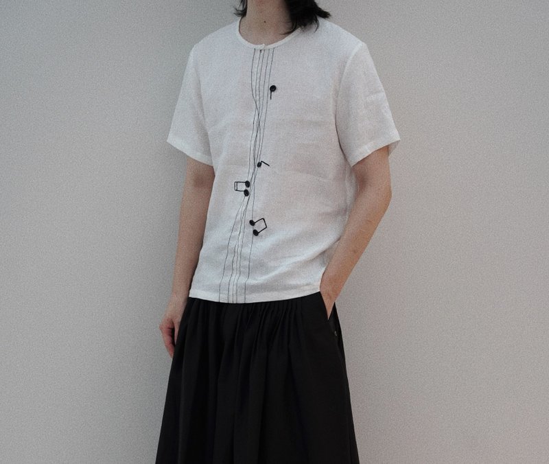 【手工絎縫/紐扣】古典中性復古風/音符短袖 - 其他 - 棉．麻 白色