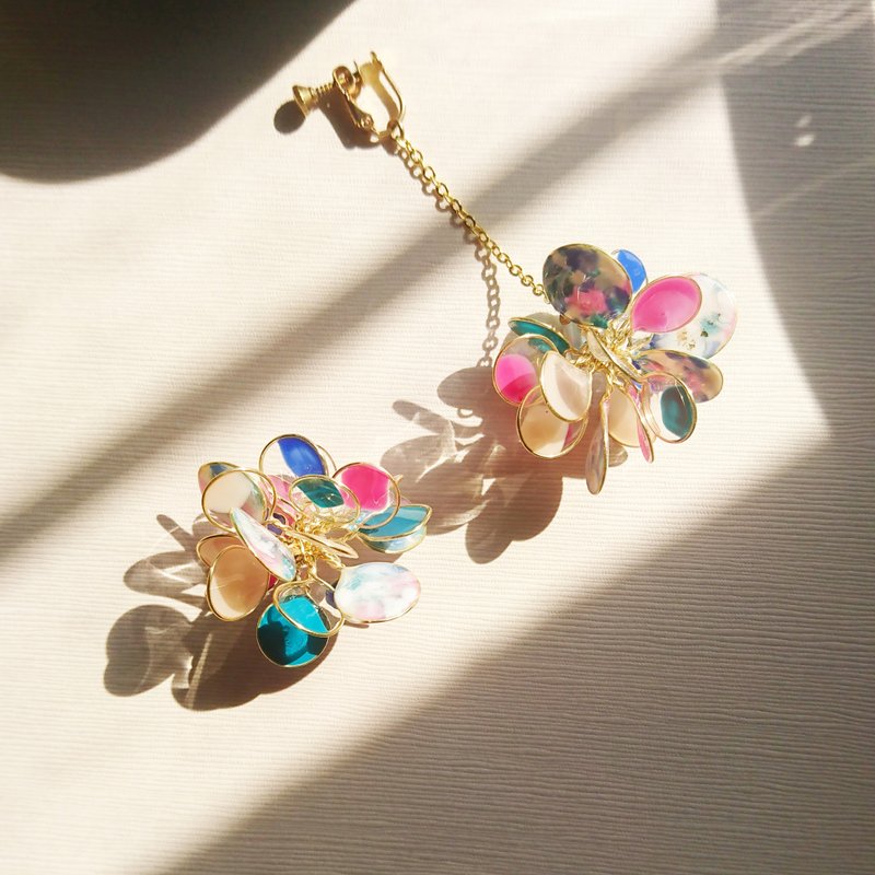 < 浮華世界> 單邊 造型手工設計樹脂耳環/垂吊款/earring - 耳環/耳夾/耳骨夾 - 樹脂 多色