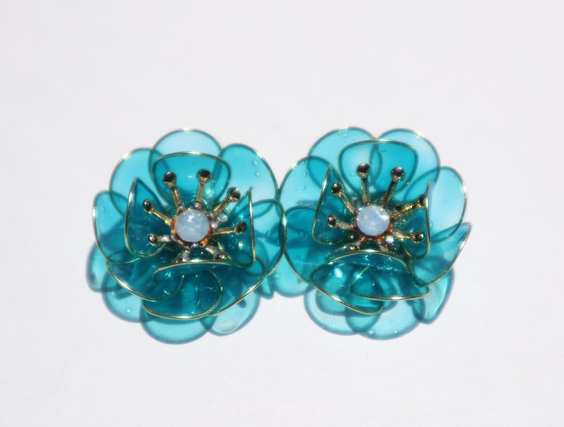 儚い花耳飾り　ターコイズ - 耳環/耳夾 - 其他材質 藍色