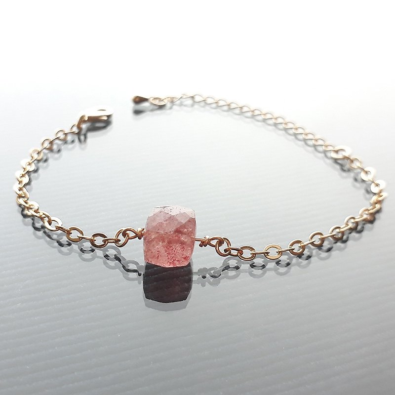 14kgf strawberry crystal strawberry quartz sugar cube bracelet - สร้อยข้อมือ - เครื่องประดับพลอย 