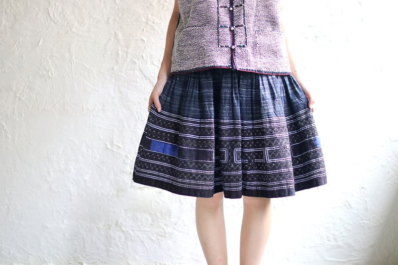 OMAKE Remake Mon Cross Stitched Skirt 02 (Figure 4) - กระโปรง - ผ้าฝ้าย/ผ้าลินิน หลากหลายสี