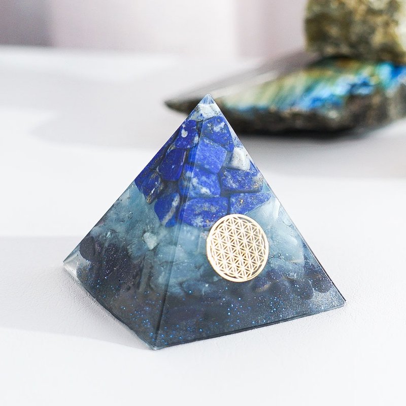 【海藍寶、藍砂石、青金石】奧根水晶能量金字塔Orgonite 5x5 cm - 擺飾/家飾品 - 水晶 多色
