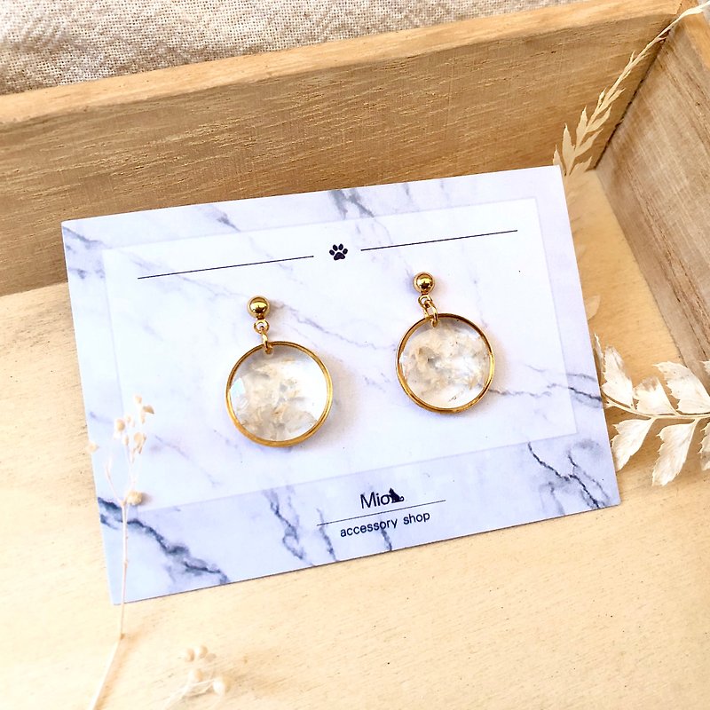 【Flower full moon】White colored dry flower series earrings (can be changed to Clip-On) - Earrings & Clip-ons - Other Materials White