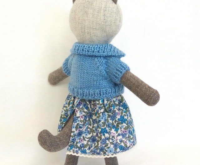 ドット柄エプロンのねこさん ぬいぐるみ ハンドメイド 海外作家様 猫 グレー ドット柄エプロンのねこさん ぬいぐるみ ハンドメイド 海外作家