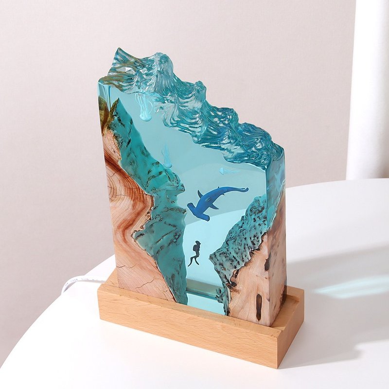 Ocean Gift/Epoxy Night Light/Diver and Hammerhead Shark Undersea Micro Landscape - โคมไฟ - เรซิน สีน้ำเงิน