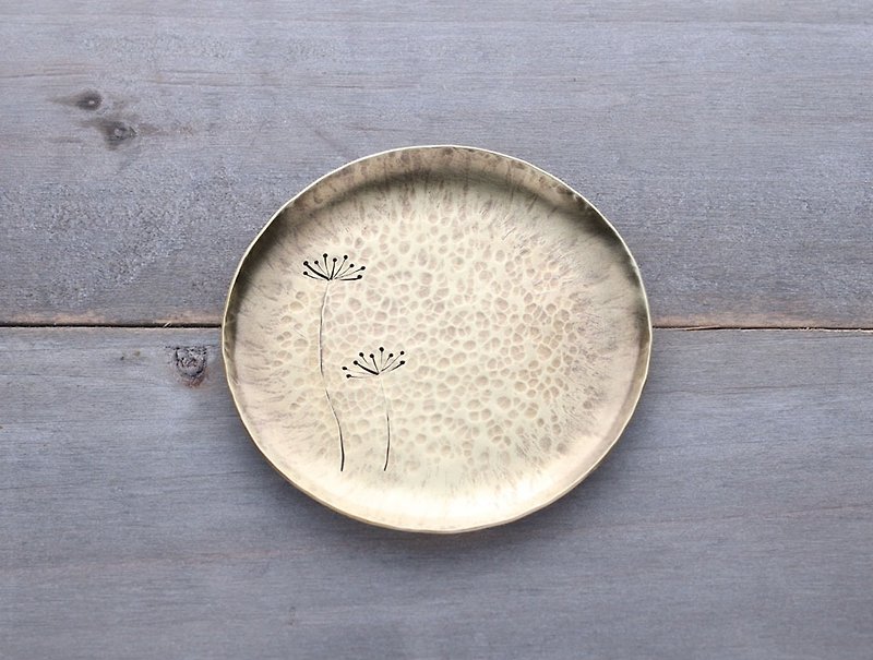 ni.kou Bronze carved glove pan - Dandelion - Small Plates & Saucers - Other Metals 