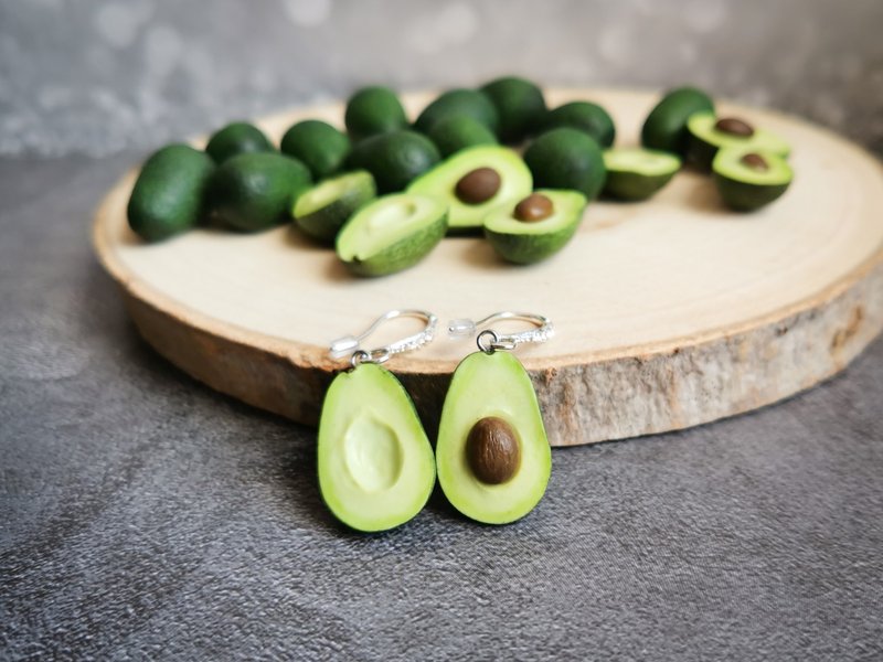 Avocado earrings is cottagecore vegan, fruit, funny, funky, quirky earrings - 耳環/耳夾/耳骨夾 - 黏土 綠色