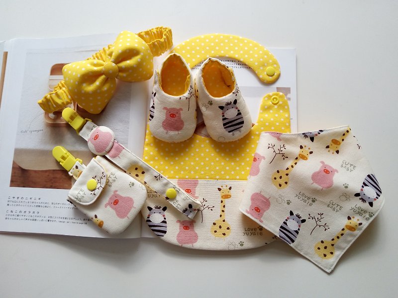 Zoo births gift baby shoes scarf + + + bibs peace symbol bag + pacifier clip + headband - Baby Gift Sets - Cotton & Hemp Yellow