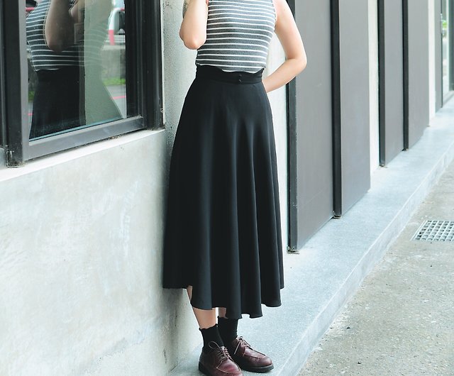 Petal Skirt- Black